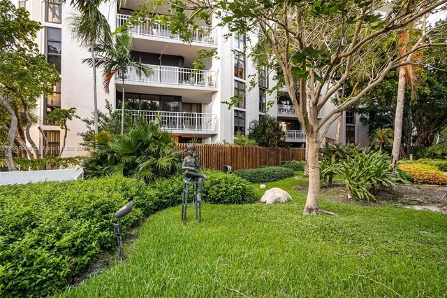 $3,700 | 2000 Towerside Terrace, Unit 711, Miami, FL 33138