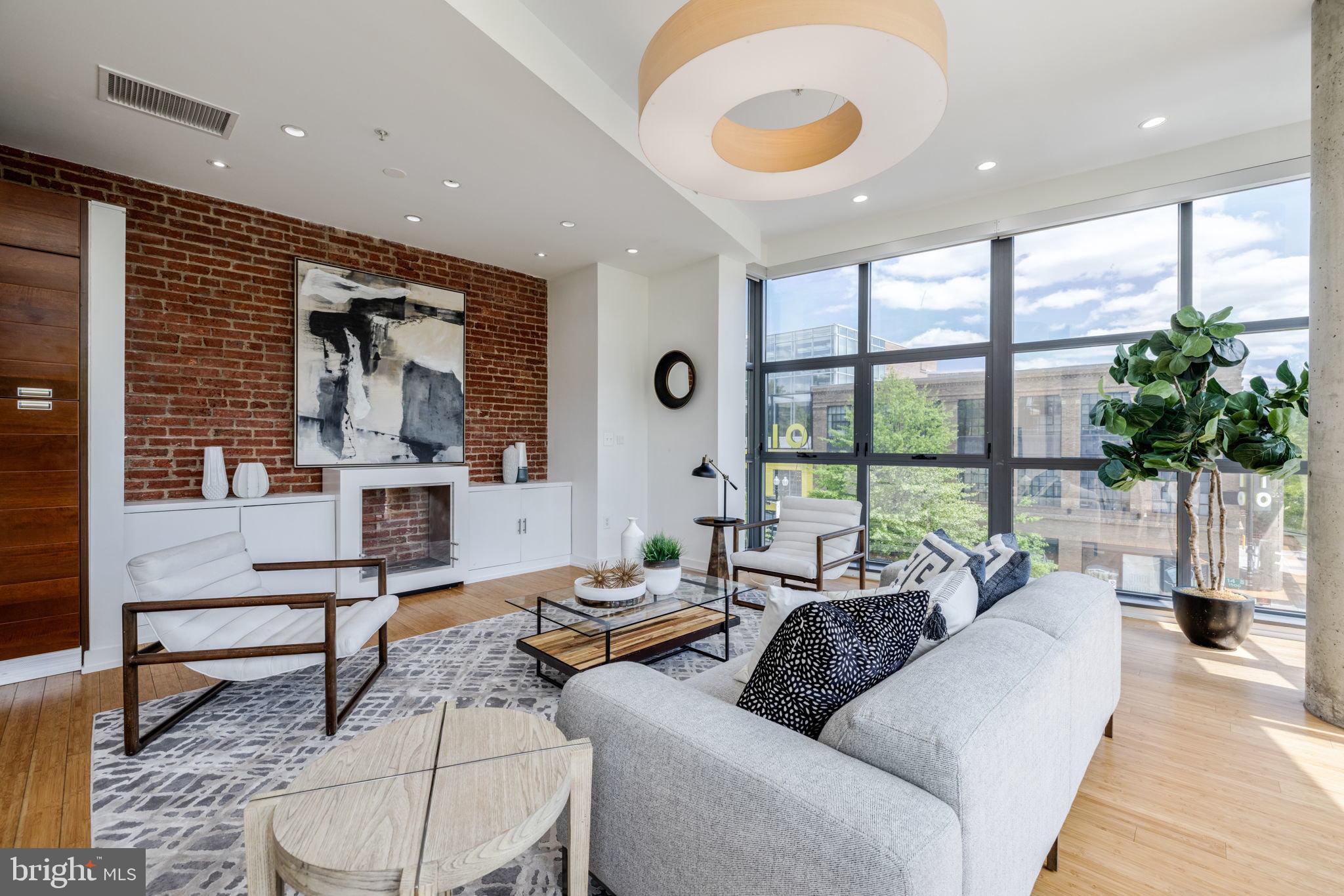 1413 P Street Northwest, Unit 302 Washington, DC 20005 - Photo 4 of 24 Living Room
