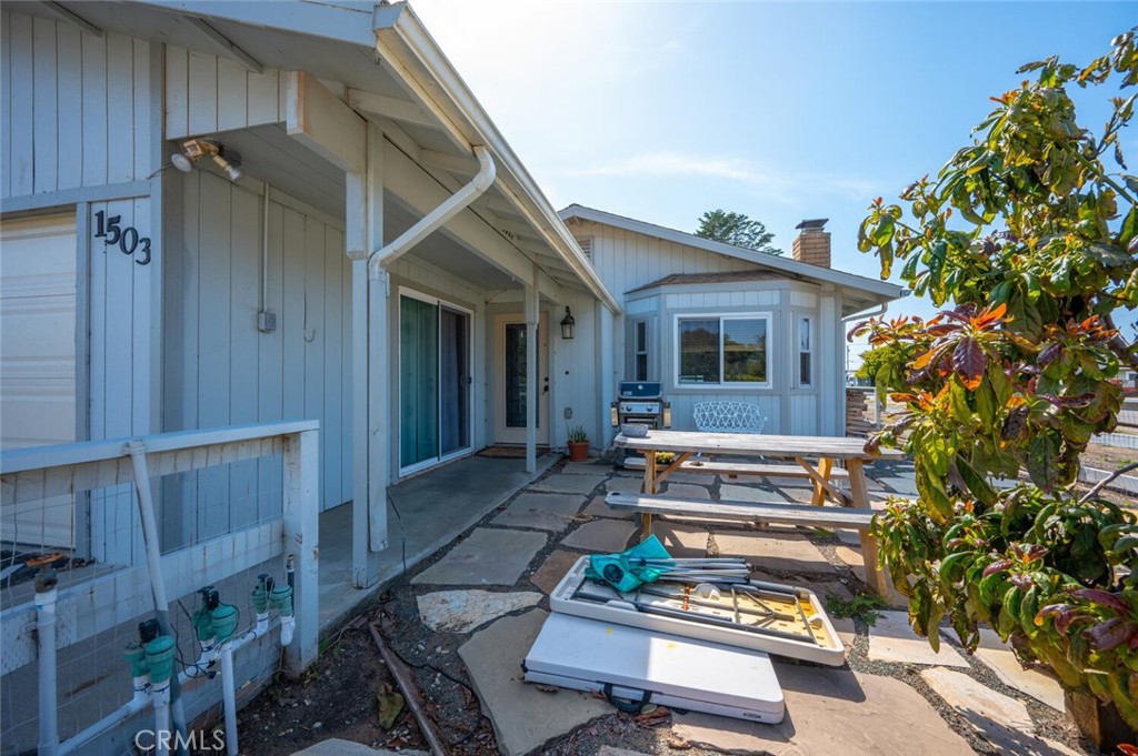 1503 17th Street Los Osos, CA 93402 - Photo 4 of 35 a backyard of a house with seating space