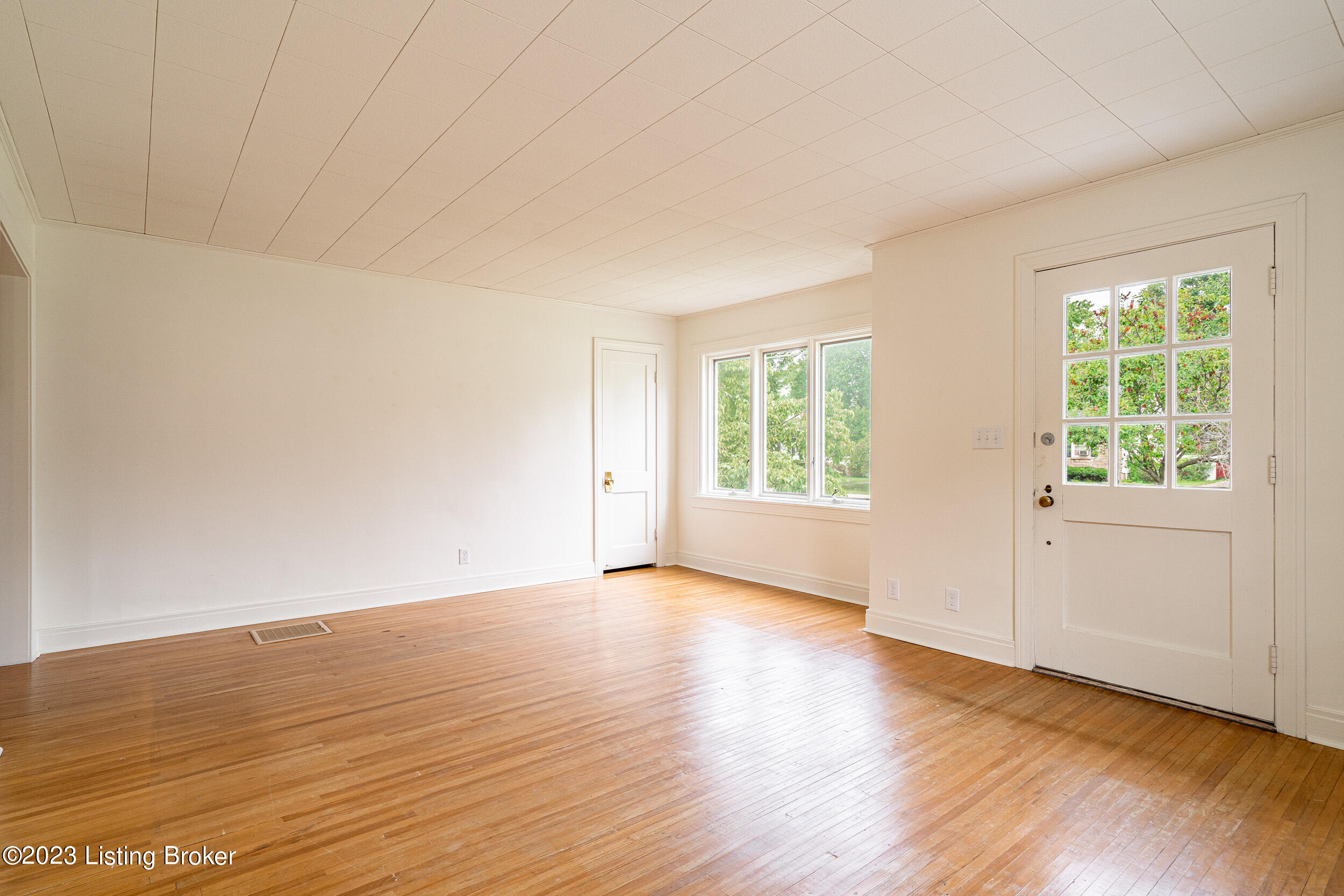 4020 Gloucester Rd-12