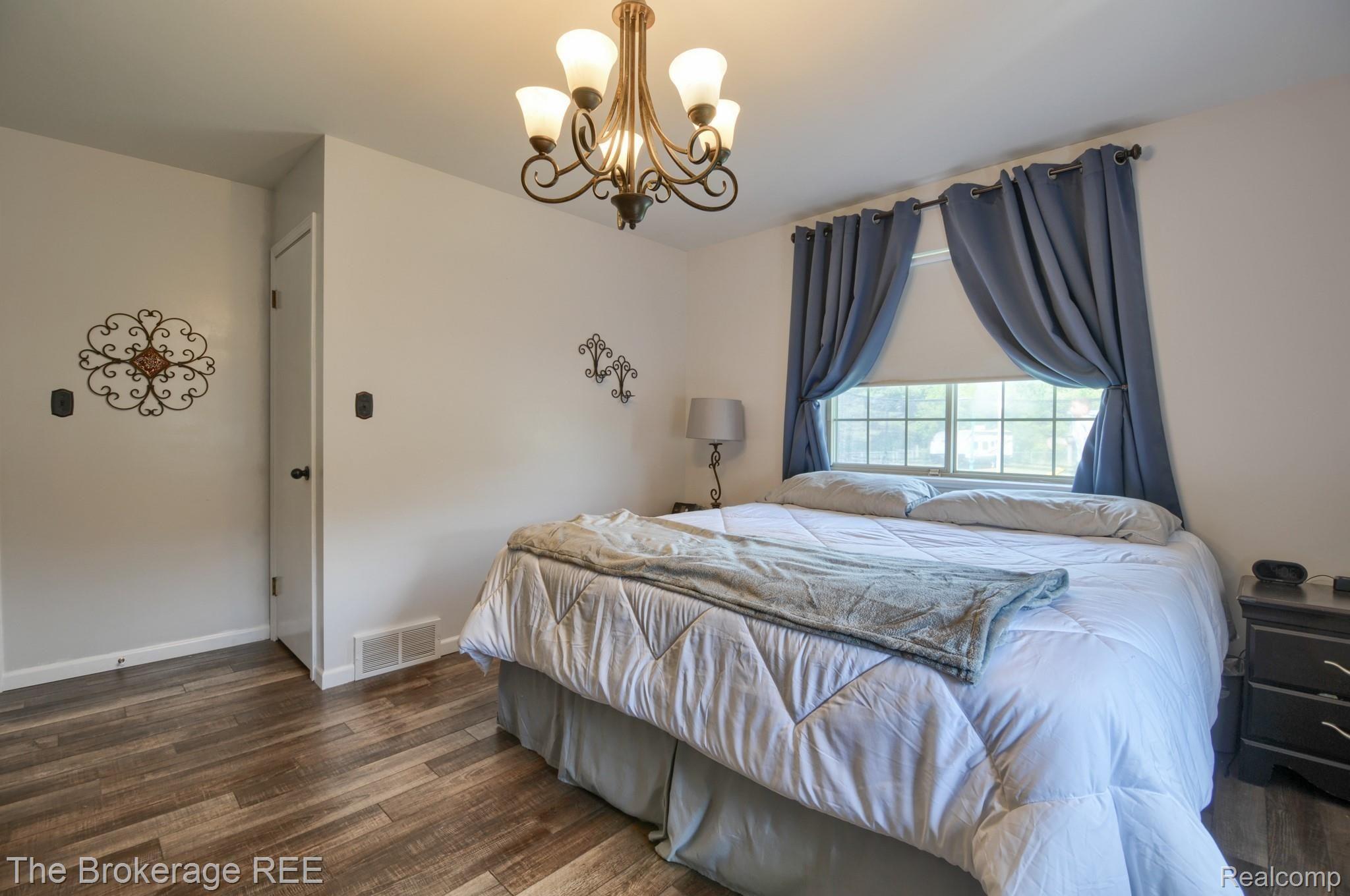 6060 Johnson Road Flushing, MI 48433 - Photo 17 of 33 SD3_4068-HDR(5).jpg