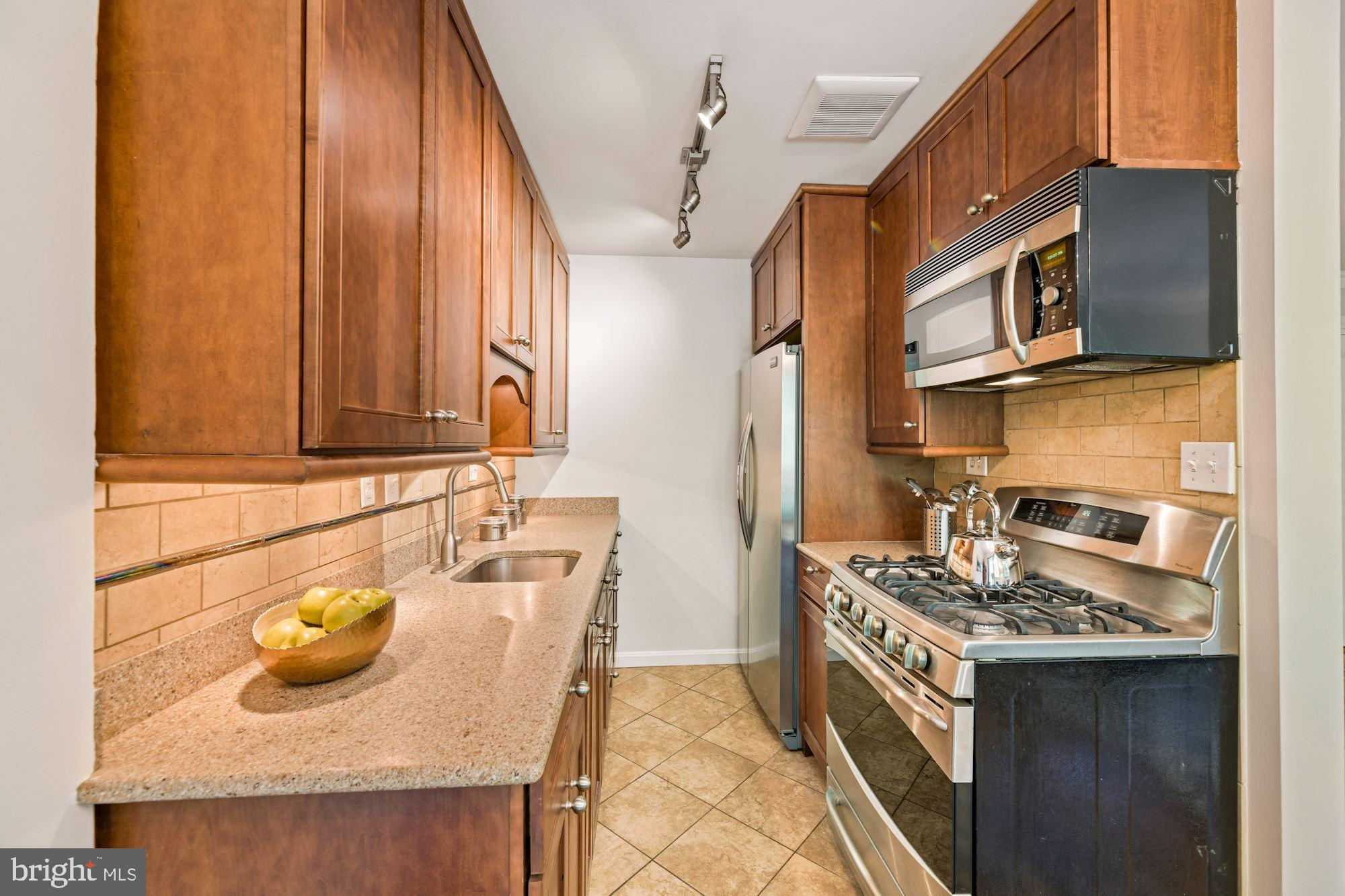 2325 42nd Street Northwest, Unit 204 Washington, DC 20007 - Photo 9 of 41