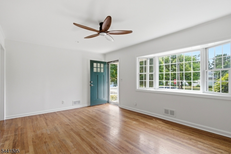 52 Hamilton Street Madison, NJ 07940 - Photo 3 of 34