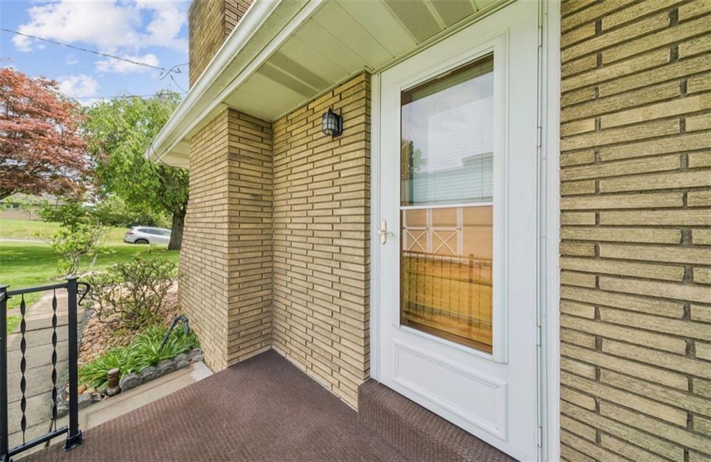 946 Peairs Road Elizabeth, PA 15037 - Photo 4 of 39 Gallery Image 4