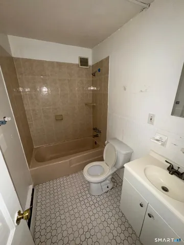 $2,350 | 275 Lexington Avenue, Unit 2, Bridgeport, CT 06604