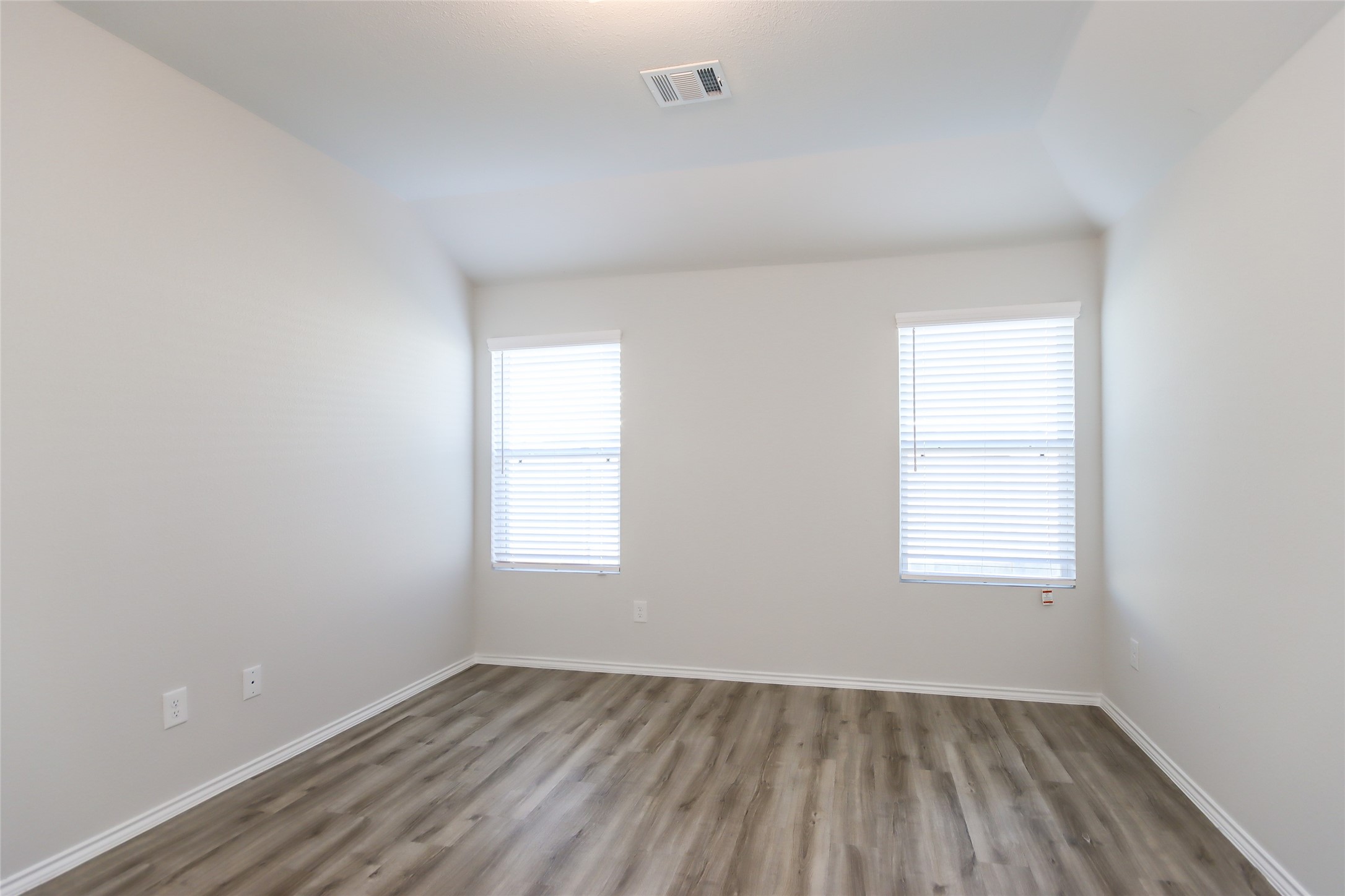 17327 Cuthbert Street Humble, TX 77346 - Photo 10 of 16 Photos may be representative of the floor plan and not the exact home. Finishes, layout, and features of the actual property for lease may vary.
