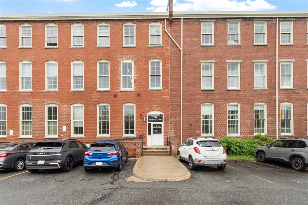 35 Riverwalk Way, Unit R115 Lowell, MA 01854 - Photo 3 of 29