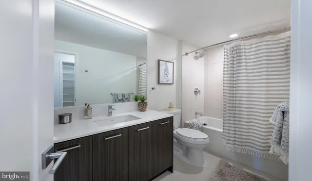 $3,370 | 4710 Elm Street, Unit 1BE2601, Bethesda, MD 20814