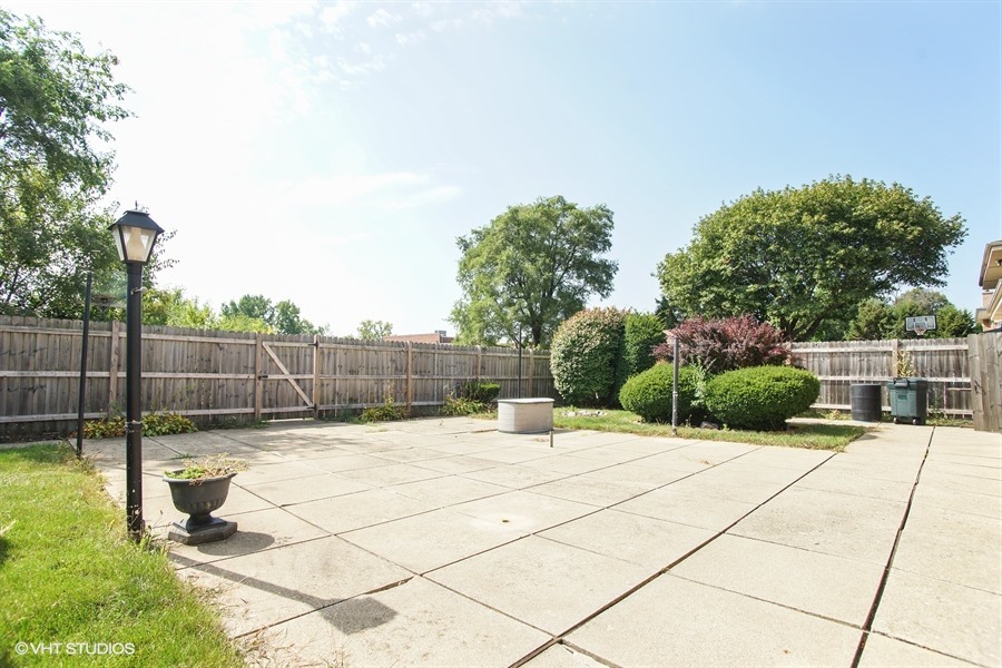 847 Heritage Drive, Unit 1 Addison, IL 60101 - Photo 2 of 10 a swimming pool with an outdoor seating and yard