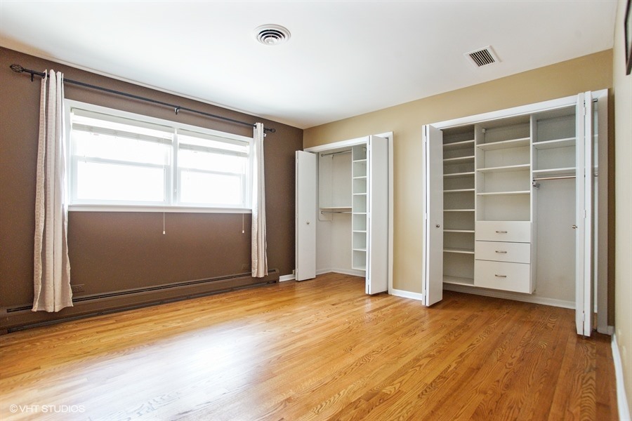 847 Heritage Drive, Unit 1 Addison, IL 60101 - Photo 5 of 10 an empty room with closet and windows