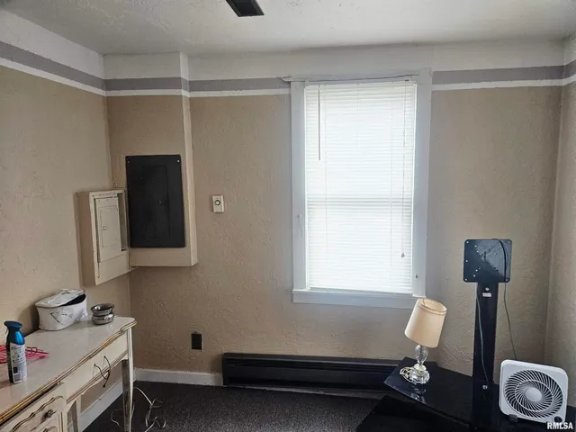 $69,900 | 640 Grant Place, Canton, IL 61520