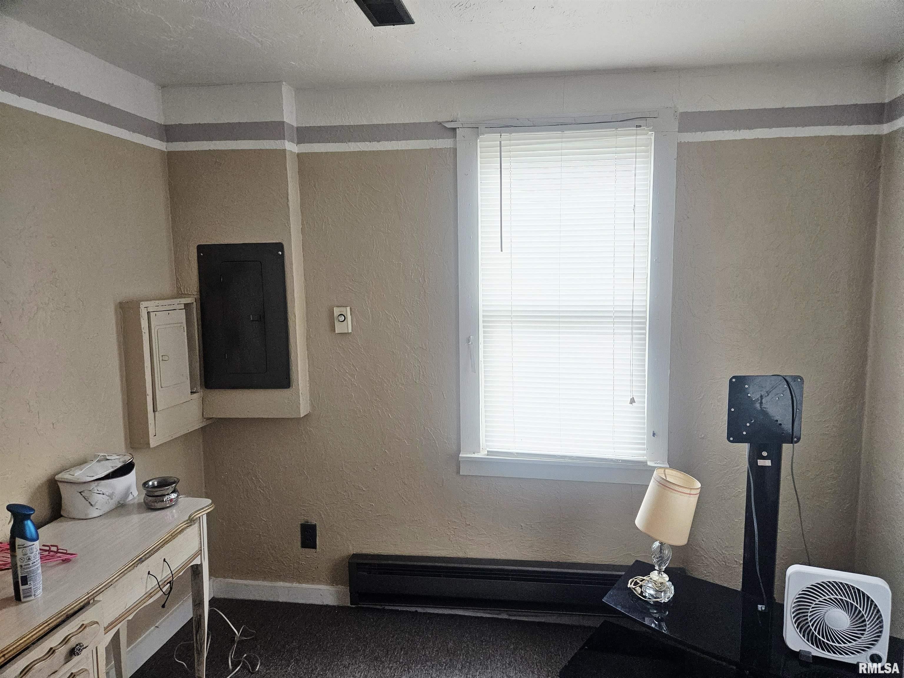 640 Grant Place Canton, IL 61520 - Photo 5 of 9