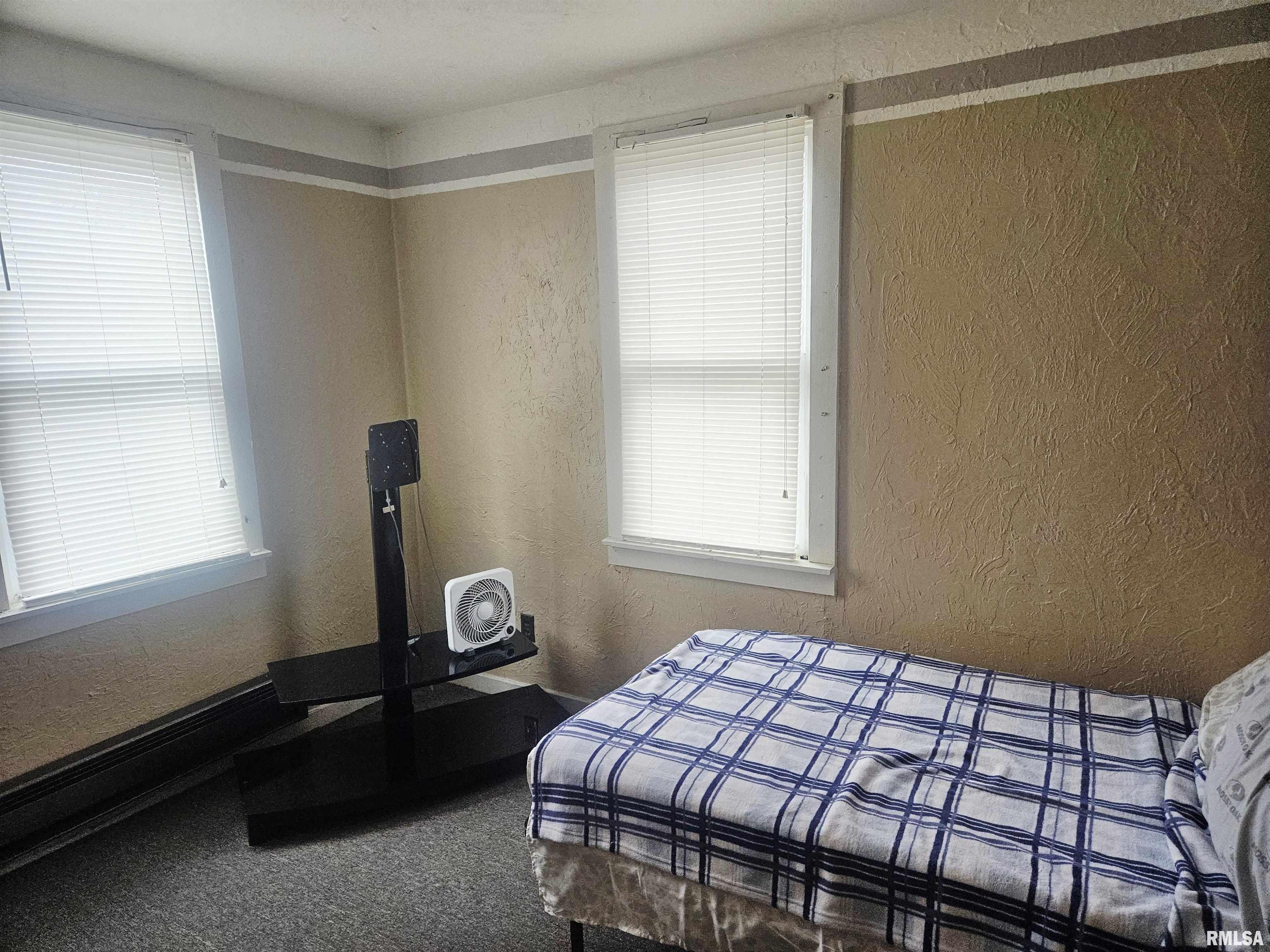 640 Grant Place Canton, IL 61520 - Photo 6 of 9