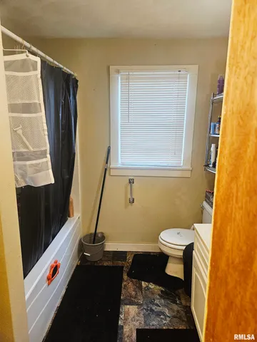 $69,900 | 640 Grant Place, Canton, IL 61520