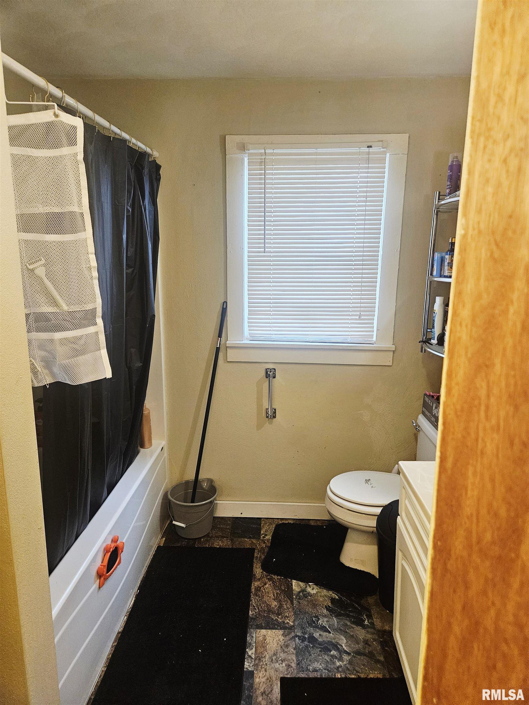 640 Grant Place Canton, IL 61520 - Photo 7 of 9