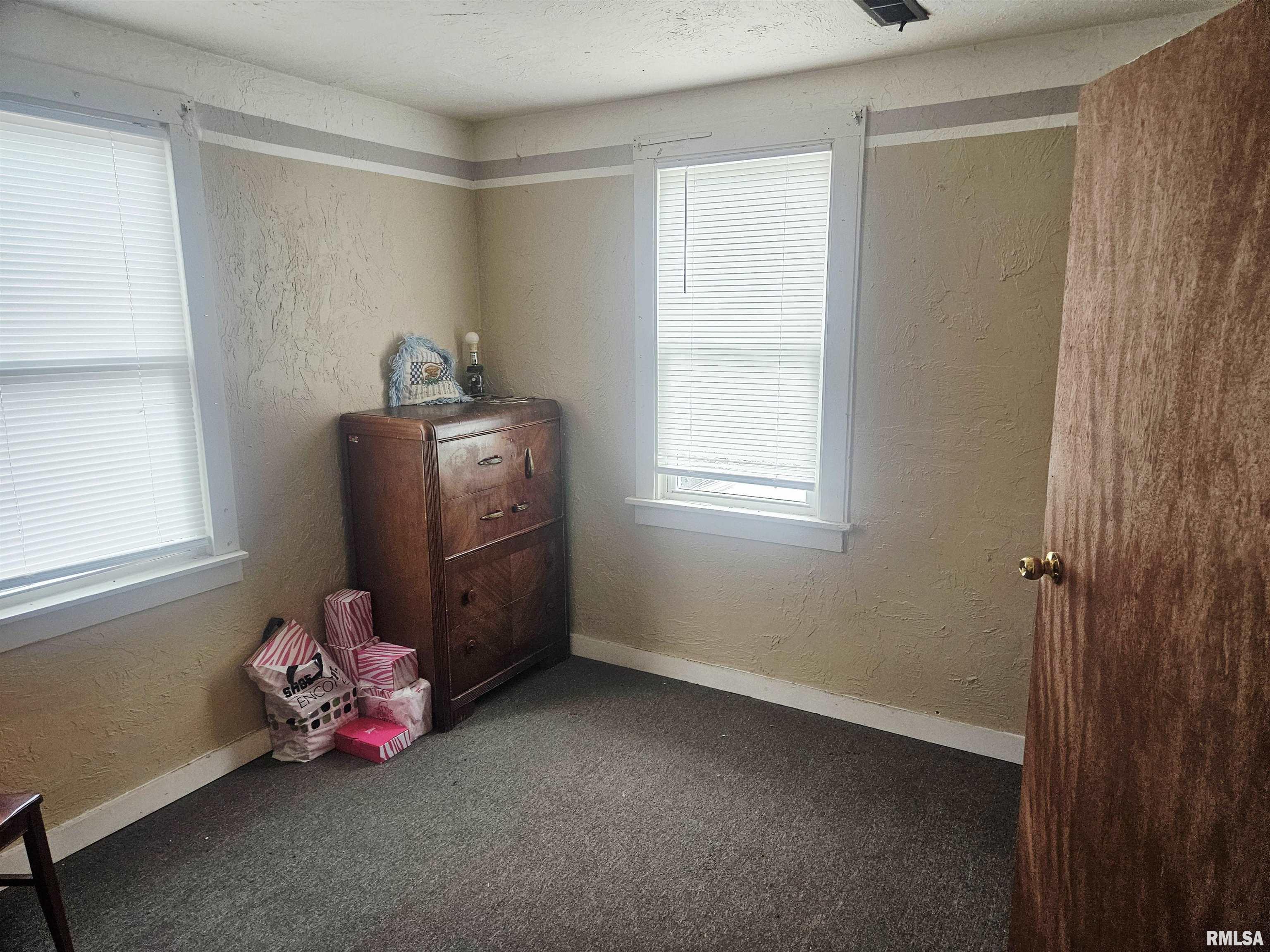 640 Grant Place Canton, IL 61520 - Photo 8 of 9