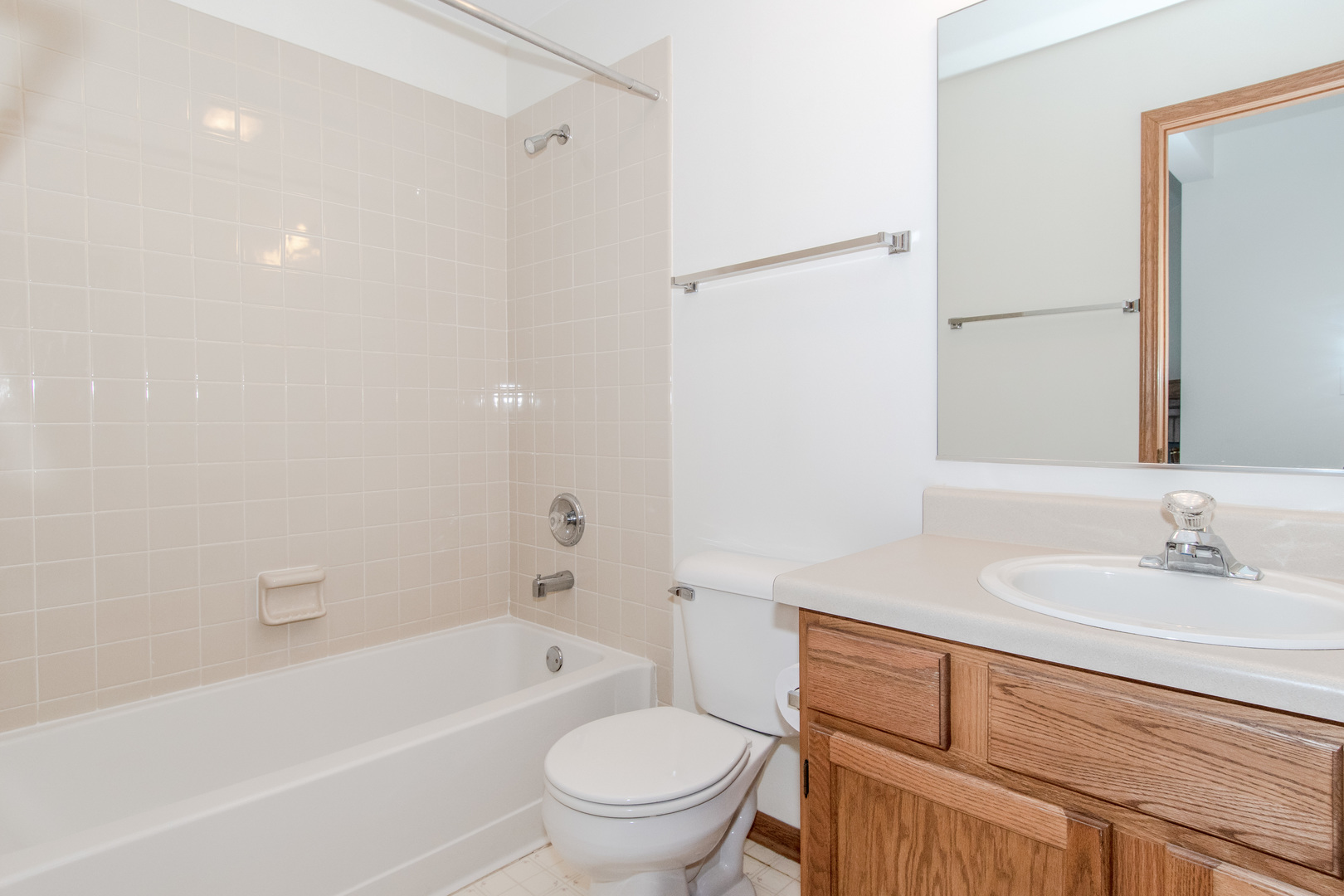 329 Sheffield Court, Unit 2 Roselle, IL 60172 - Photo 24 of 28 a bathroom with a sink a toilet and a bathtub