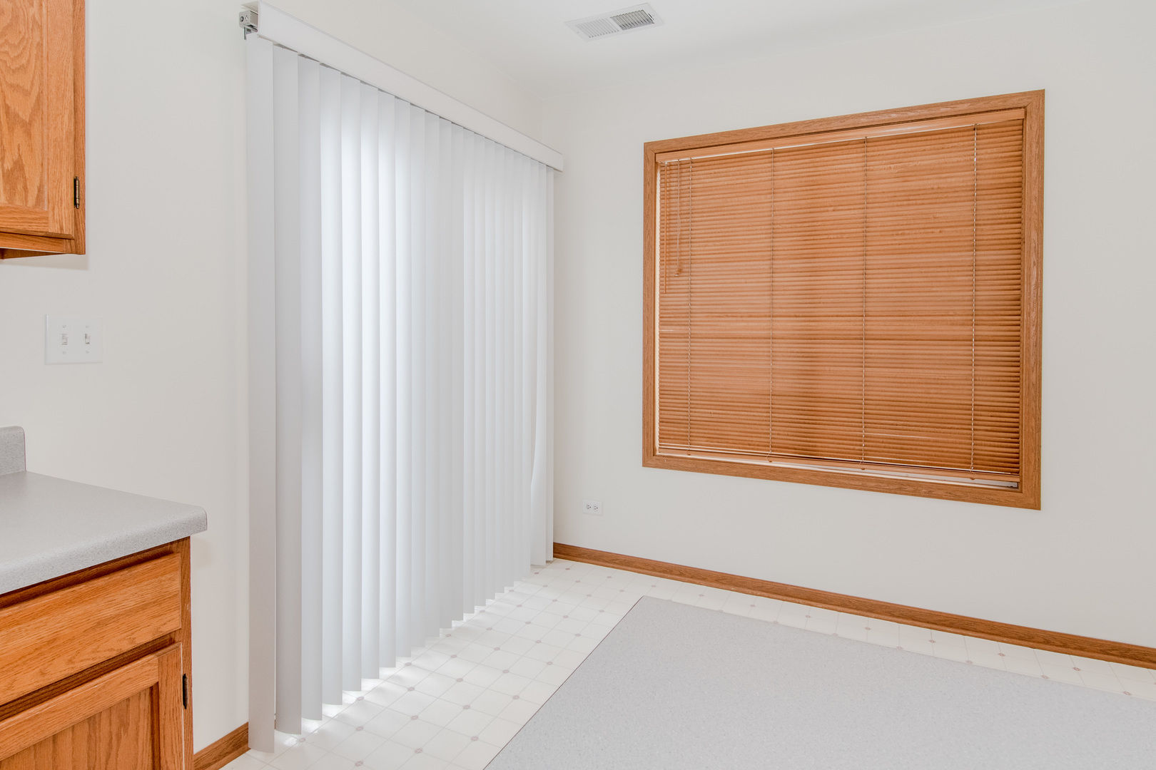 329 Sheffield Court, Unit 2 Roselle, IL 60172 - Photo 9 of 28 a view of an empty room with a window