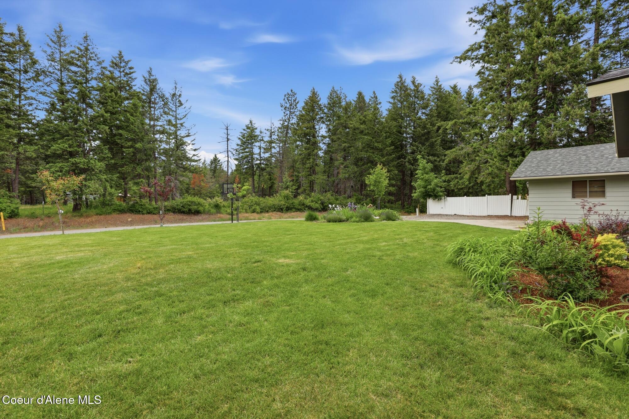 15720 North Ridgeway Drive Hayden, ID 83835 - Photo 11 of 40 Front Yard