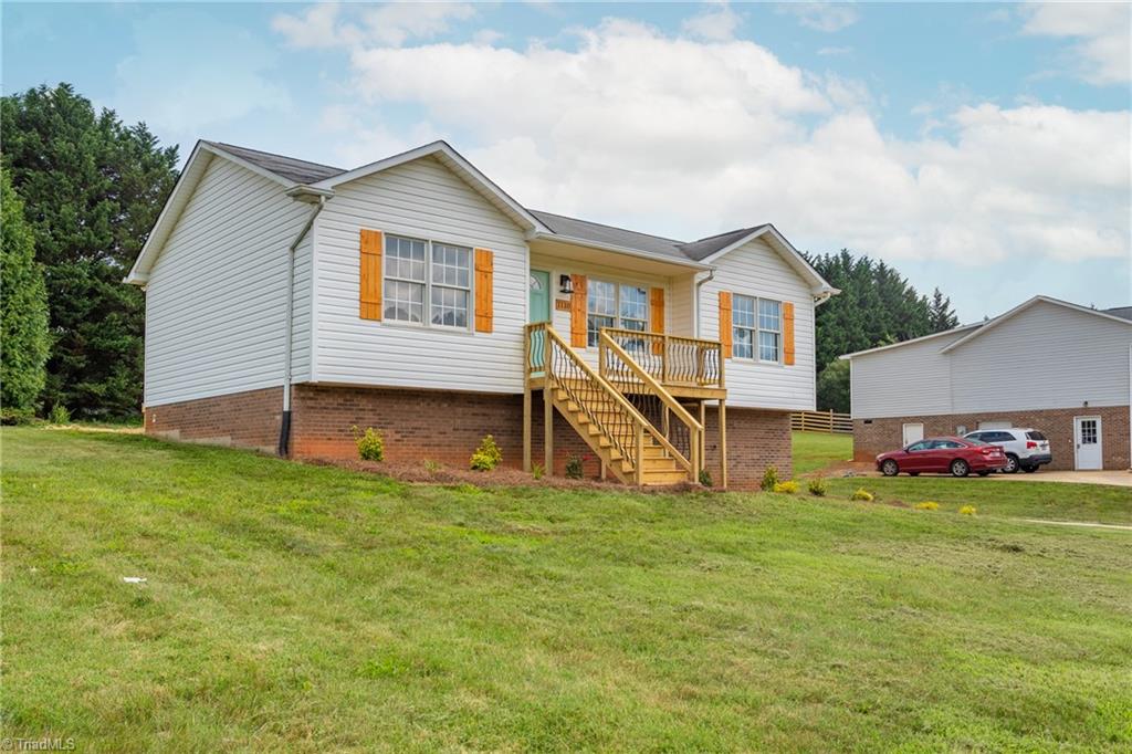 1110 Capella Ridge Road King, NC 27021 - Photo 4 of 33 Gallery Image 4