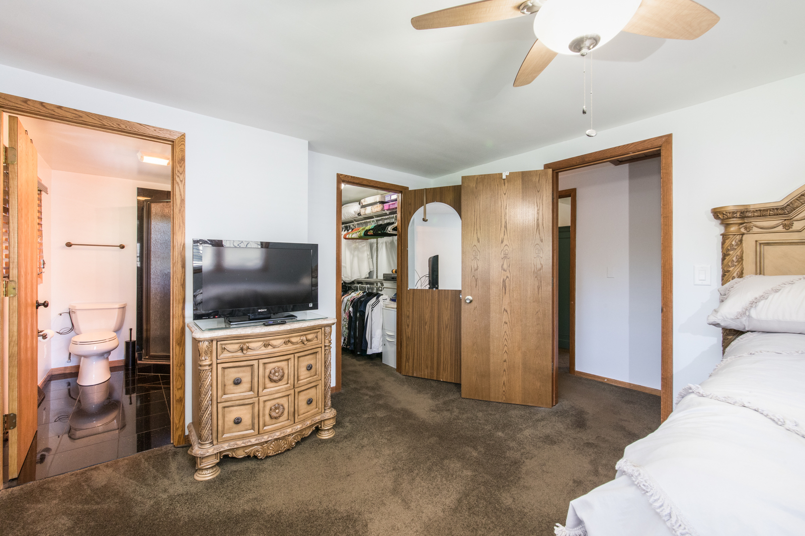 213 Forest View Drive Lake Bluff, IL 60044 - Photo 15 of 37 a living room with furniture and a flat screen tv