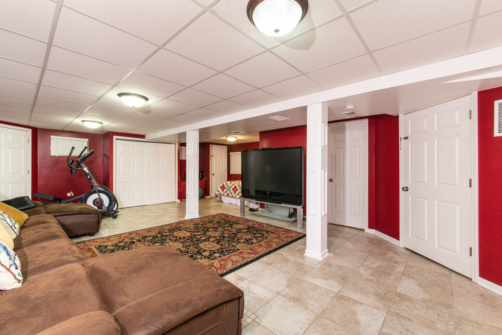213 Forest View Drive Lake Bluff, IL 60044 - Photo 20 of 37 a view of a livingroom with furniture and a flat screen tv