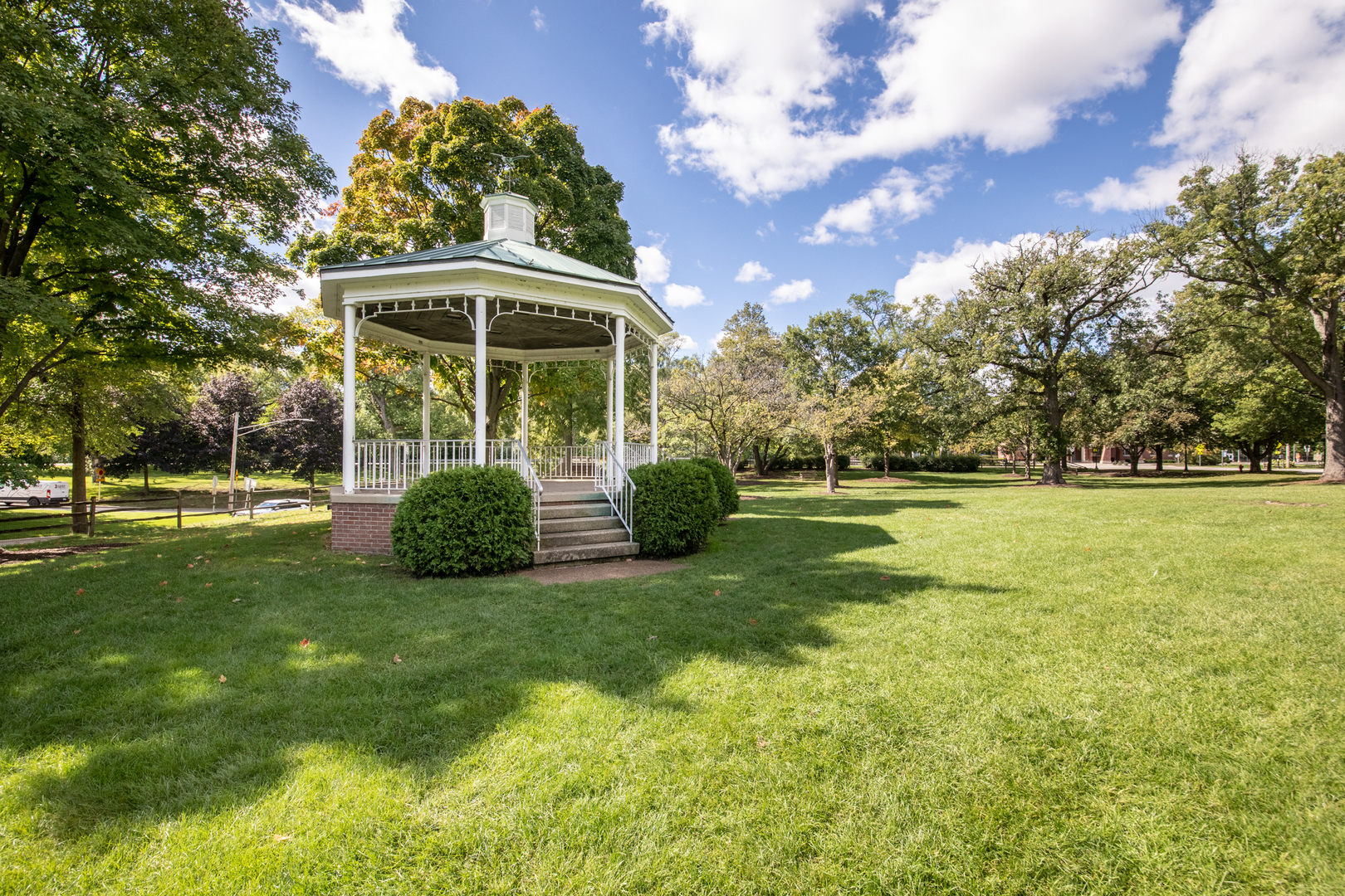 213 Forest View Drive Lake Bluff, IL 60044 - Photo 32 of 37 a front view of a house with a yard