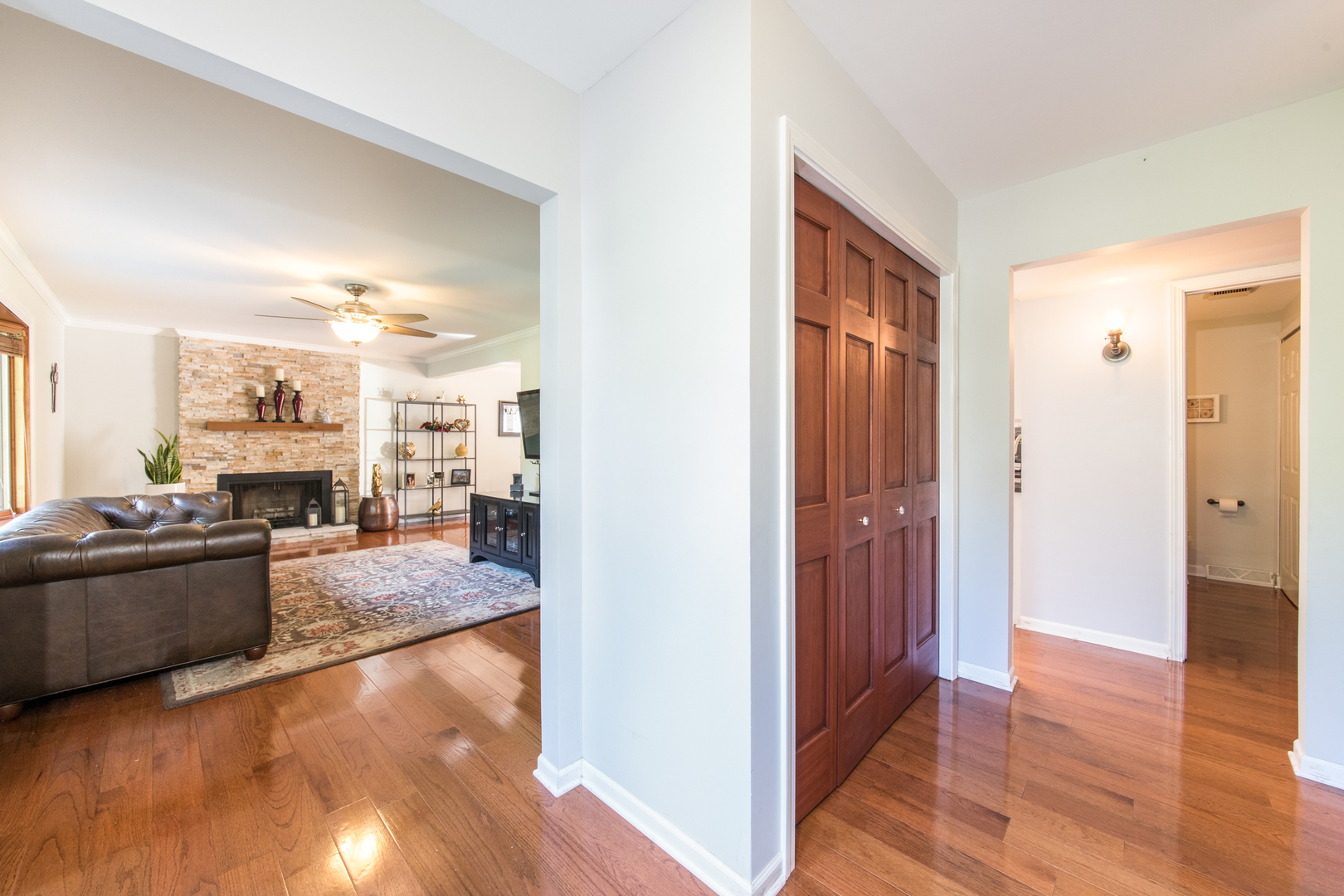 213 Forest View Drive Lake Bluff, IL 60044 - Photo 4 of 37 a view of a living room kitchen with furniture and wooden floor