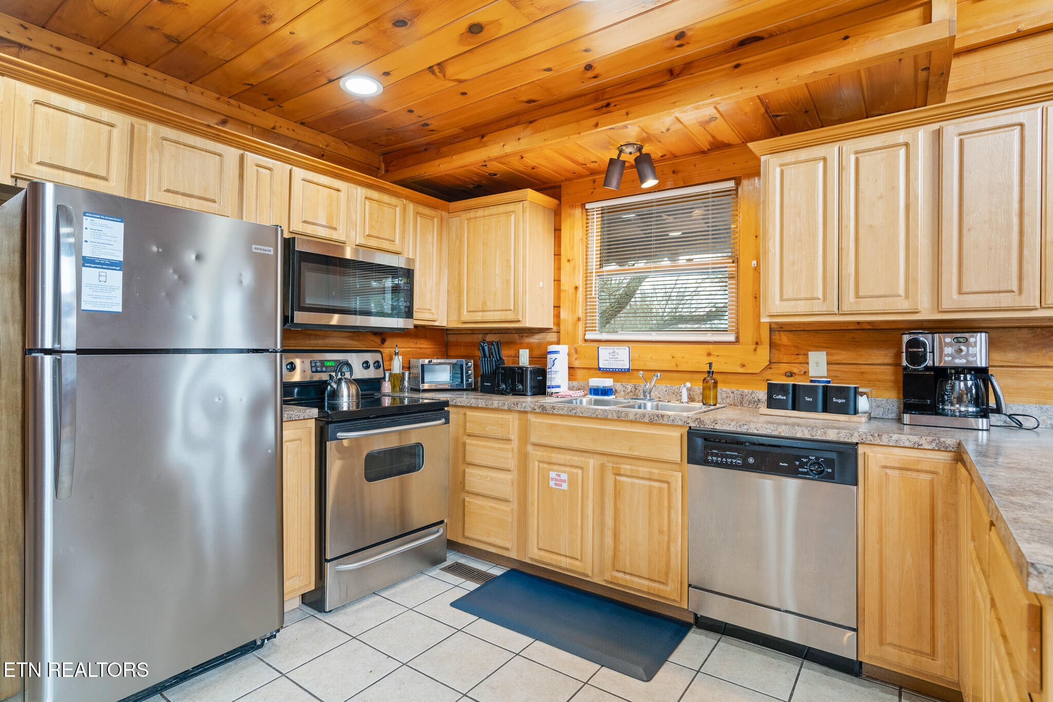 1734 Summit View Way Pigeon Forge, TN 37862 - Photo 10 of 41 Gallery Image 10
