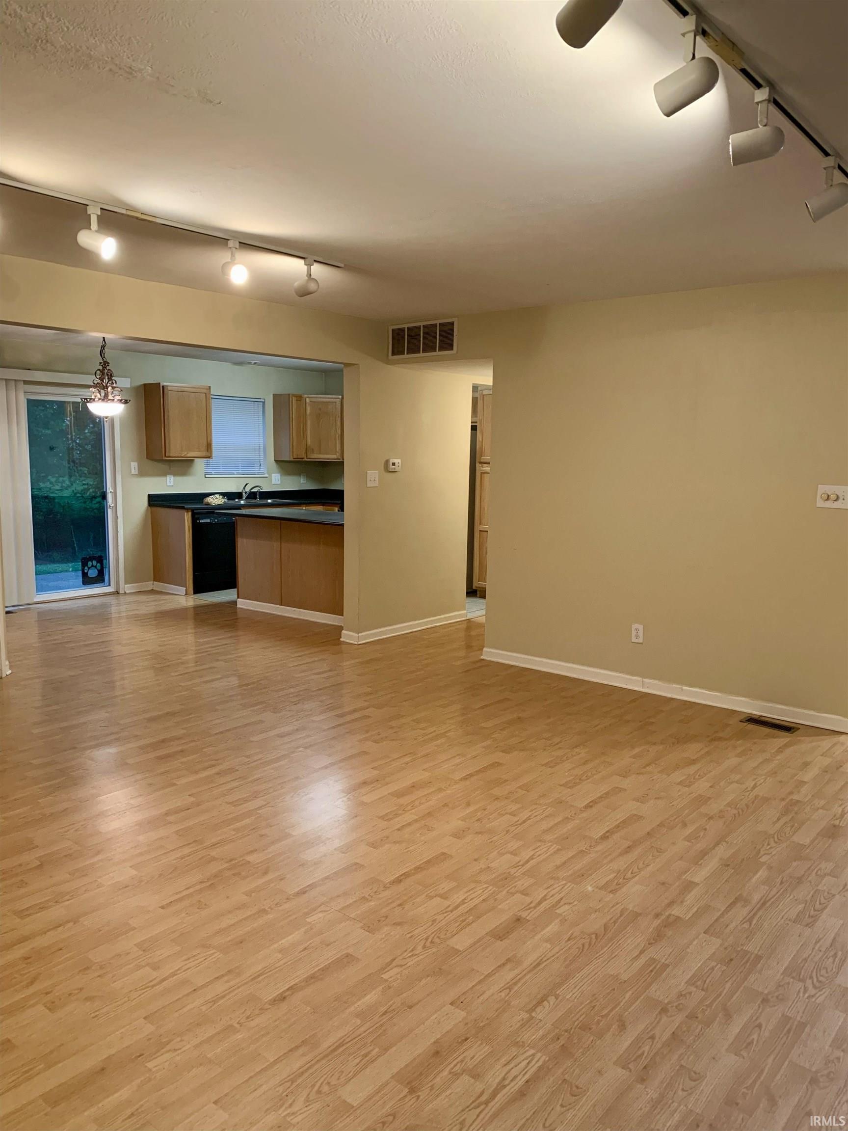 3882 Claybridge Drive Bloomington, IN 47401 - Photo 5 of 15