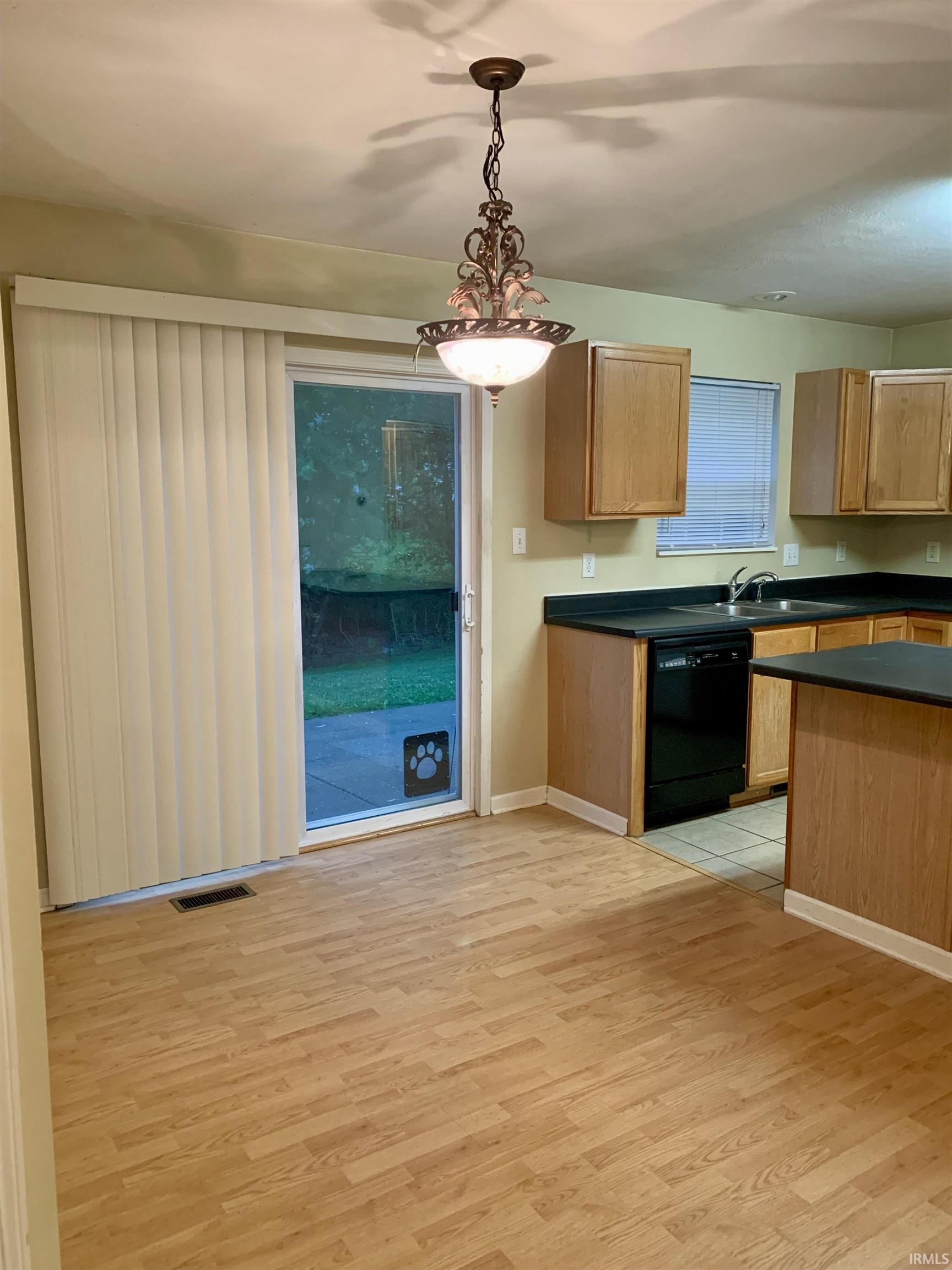 3882 Claybridge Drive Bloomington, IN 47401 - Photo 6 of 15