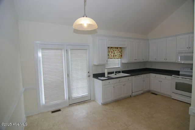 $1,600 | 2104 Cherrytree Lane, Winterville, NC 28590