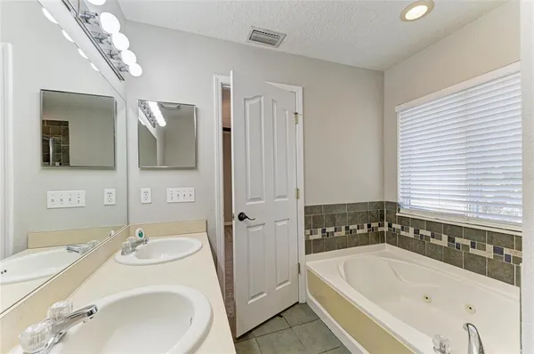 $220,000 | 10825 Great Carlisle Court, Riverview, FL 33578