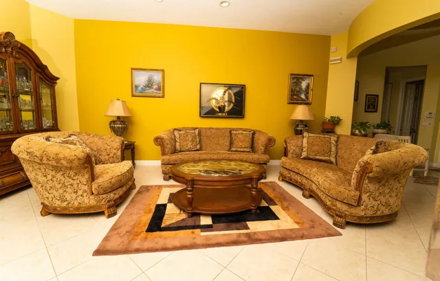 $585,000 | 8601 Via Grande East, Wellington, FL 33411