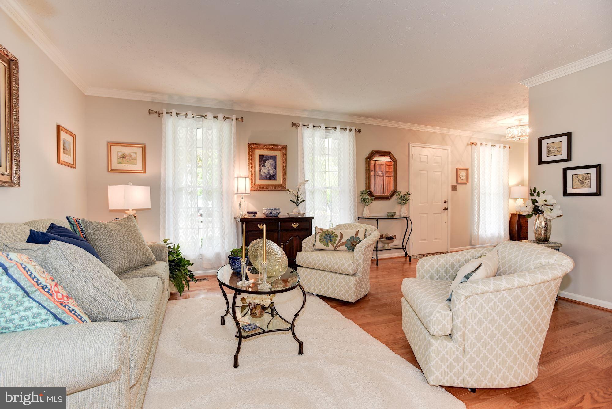 231 Mill Church Road Arnold, MD 21012 - Photo 7 of 42 Living Room