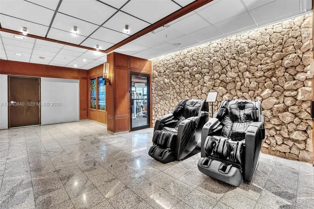 $4,800 | 600 Northeast 36th Street, Unit PH1, Miami, FL 33137