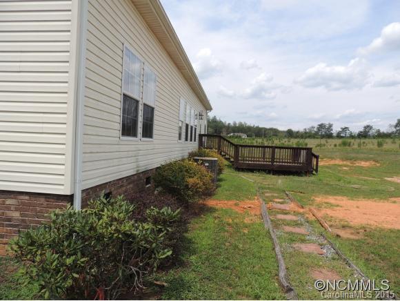 131 Timber Ridge Rutherfordton, NC 28139 - Photo 2 of 11 a front view of a house with garden