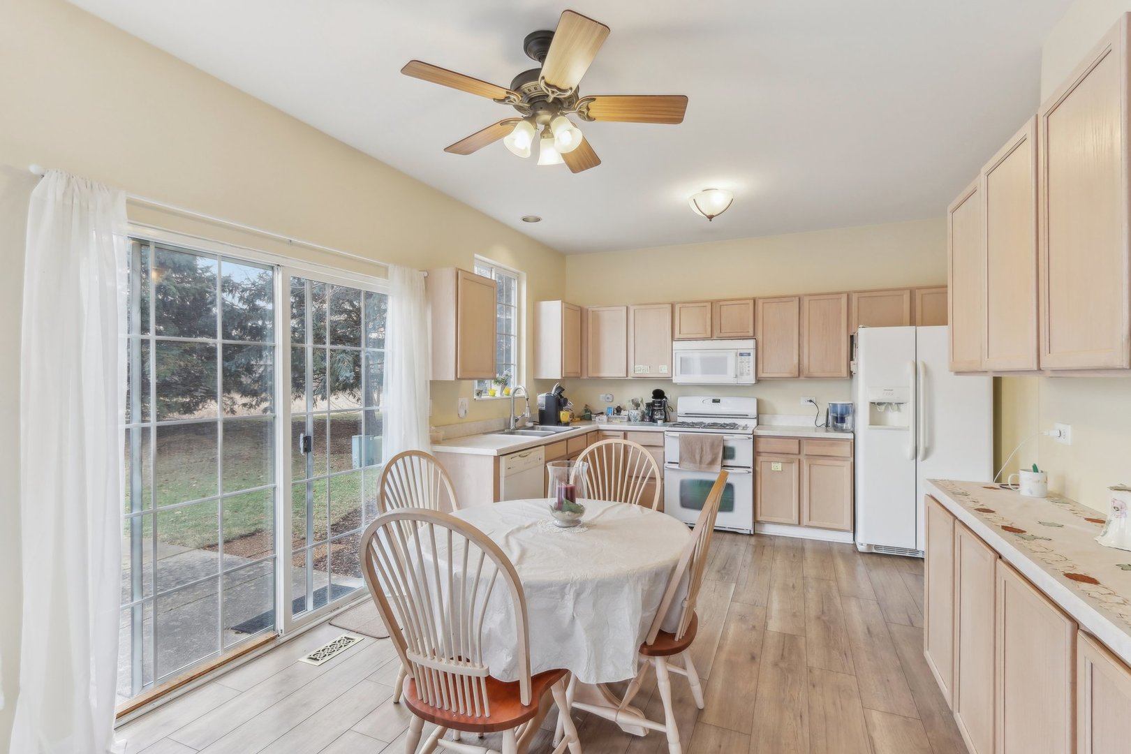 375 Cascade Lane Oswego, IL 60543 - Photo 5 of 24