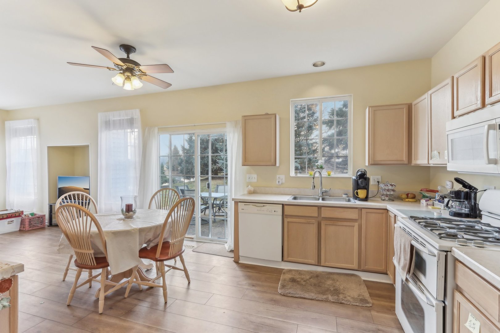 375 Cascade Lane Oswego, IL 60543 - Photo 6 of 24