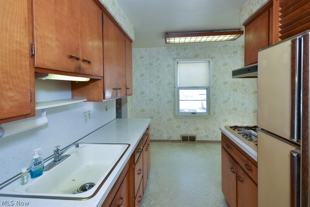 2215 South Green Road University Heights, OH 44121 - Photo 2 of 24