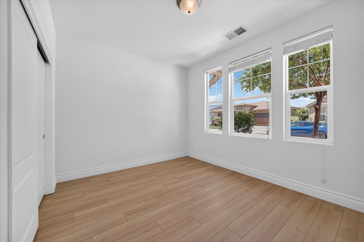 3532 Hampton Way Clovis, CA 93619 - Photo 2 of 24