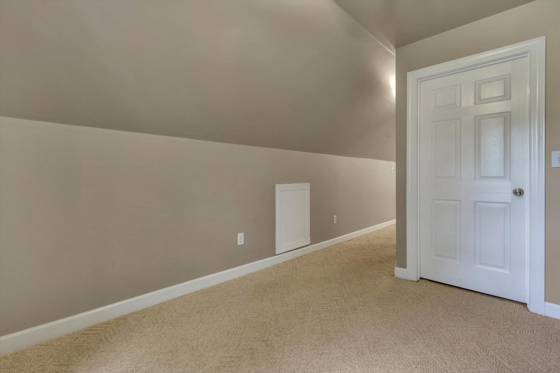 2795 New Ridge Road Elliston, VA 24087 - Photo 26 of 46 a view of an empty room