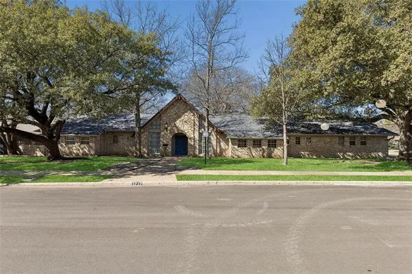 $550,000 | 1717 Live Oak Drive, Irving, TX 75061