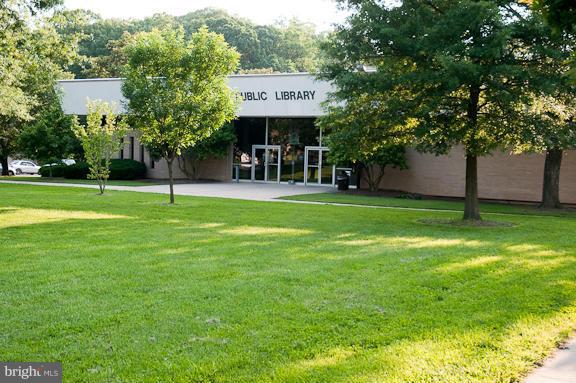 55 Ridge Road Greenbelt, MD 20770 - Photo 22 of 30 Library