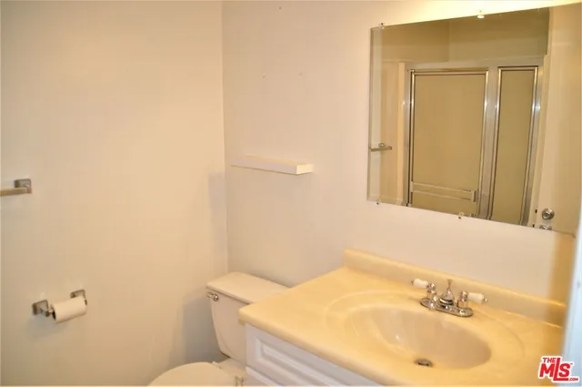 $3,250 | 6050 Canterbury Drive, Unit F205, Culver City, CA 90230