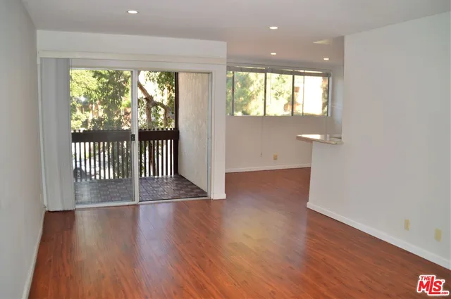 $3,250 | 6050 Canterbury Drive, Unit F205, Culver City, CA 90230