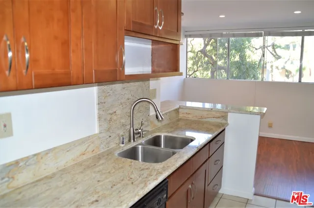 $3,250 | 6050 Canterbury Drive, Unit F205, Culver City, CA 90230