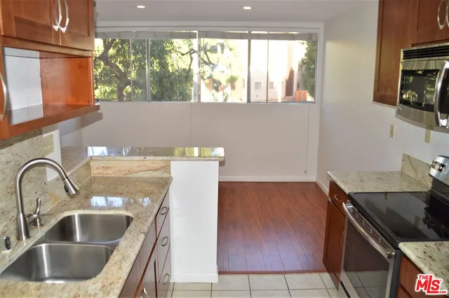 $3,250 | 6050 Canterbury Drive, Unit F205, Culver City, CA 90230