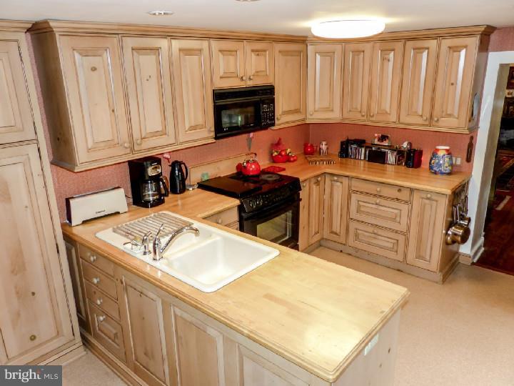 2830 Dark Hollow Road Jamison, PA 18929 - Photo 8 of 24 Kitchen
