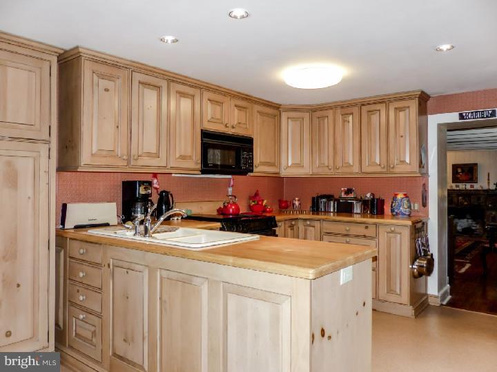 2830 Dark Hollow Road Jamison, PA 18929 - Photo 10 of 24 Kitchen